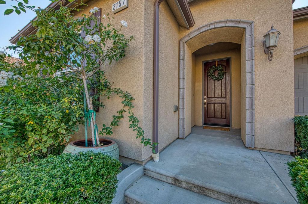 Image 4 of property listing at 2157 W Juliet Way, Fresno, CA 93711