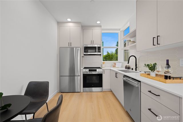 3850 Carr Place N, Seattle, WA 98103