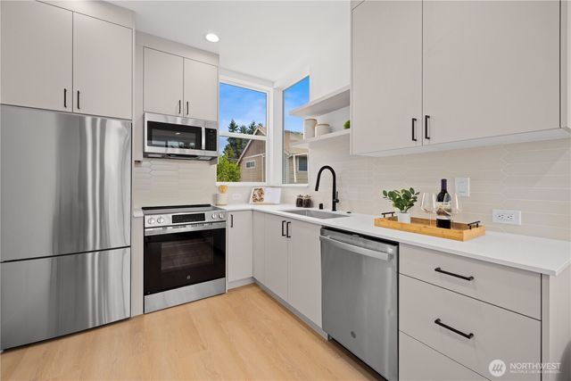 3850 Carr Place N, Seattle, WA 98103