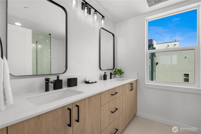 3850 Carr Place N, Seattle, WA 98103