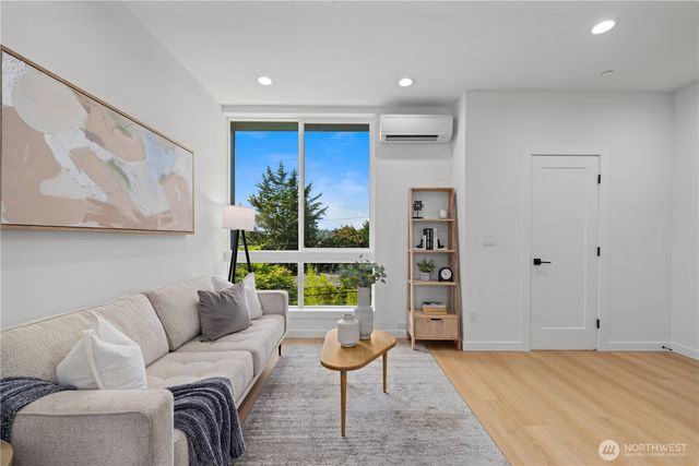 3850 Carr Place N, Seattle, WA 98103