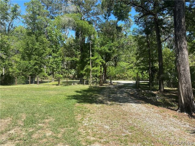 462 S Dew Plant Point, Crystal River, FL 34429