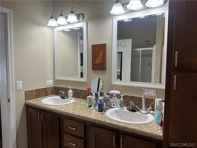 462 S Dew Plant Point, Crystal River, FL 34429