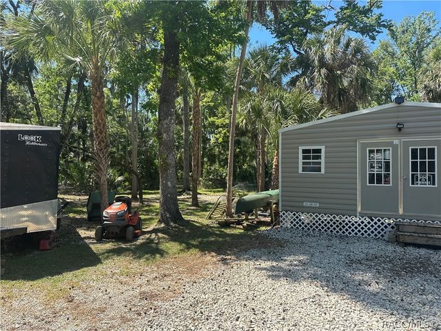 462 S Dew Plant Point, Crystal River, FL 34429