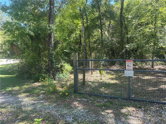 462 S Dew Plant Point, Crystal River, FL 34429