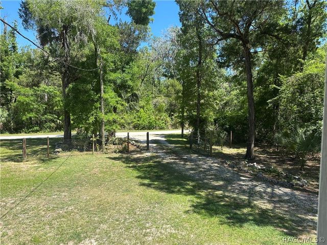462 S Dew Plant Point, Crystal River, FL 34429