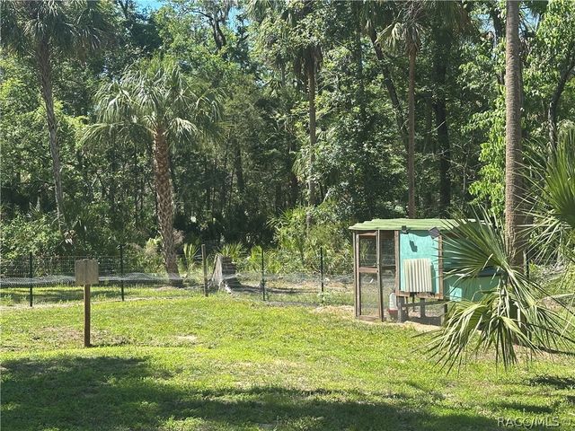462 S Dew Plant Point, Crystal River, FL 34429