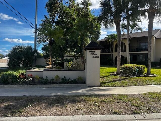 441 Pine Glen Lane C-2, Greenacres, FL 33463