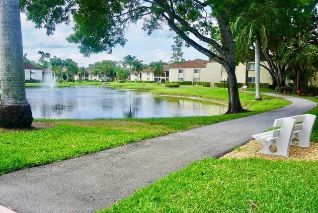 441 Pine Glen Lane C-2, Greenacres, FL 33463