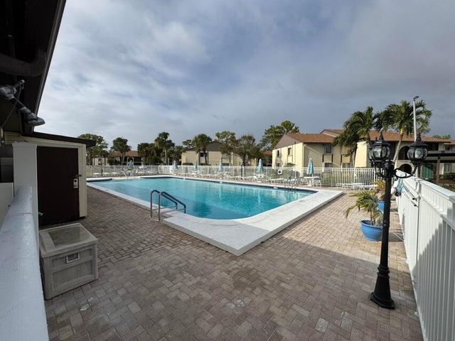 441 Pine Glen Lane C-2, Greenacres, FL 33463