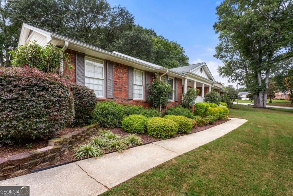 1749 Rangewood Drive SW, Lilburn, GA 30047 — photo 3