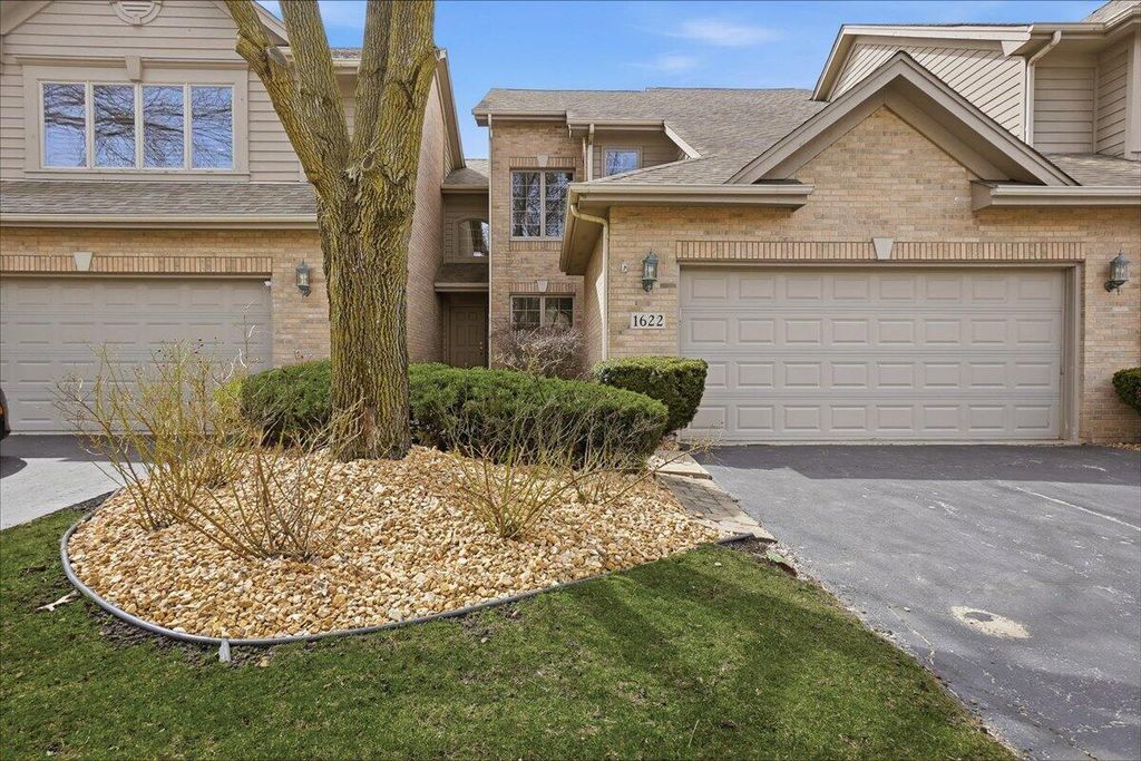 1622 Cherry Blossom Drive, Munster, IN 46321