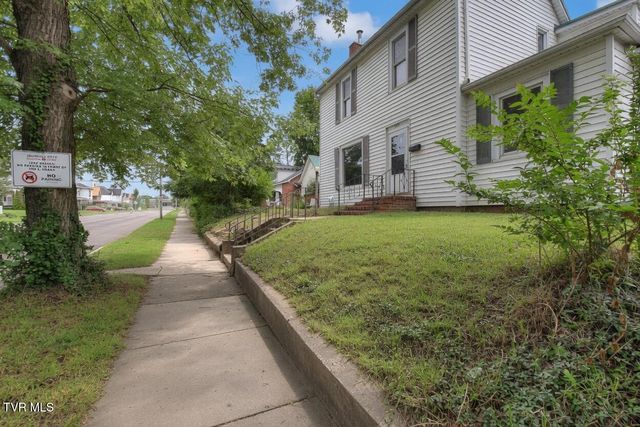 509 East Unaka Avenue, Johnson City, TN 37601