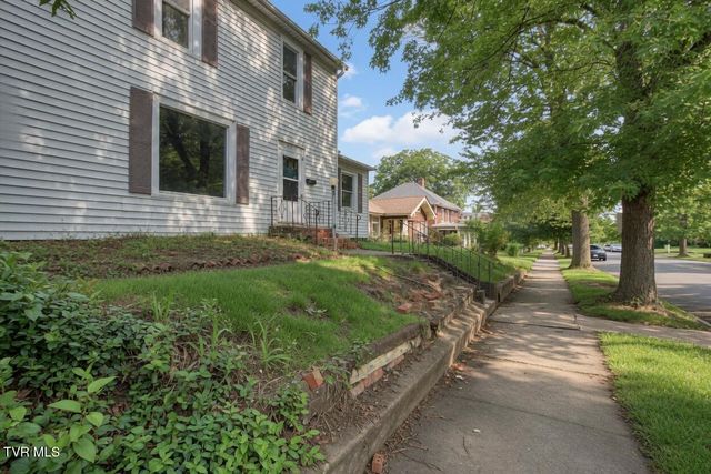 509 East Unaka Avenue, Johnson City, TN 37601