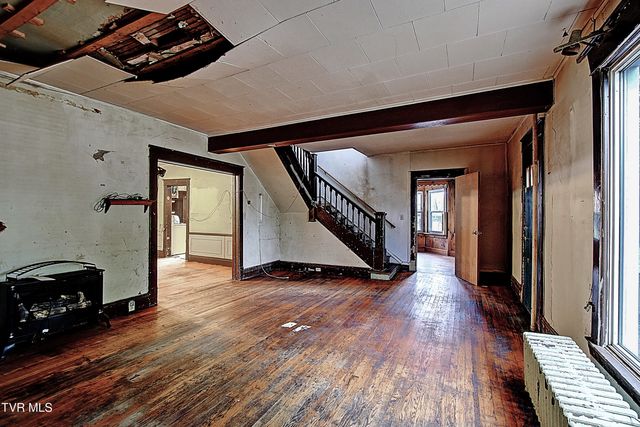 509 East Unaka Avenue, Johnson City, TN 37601
