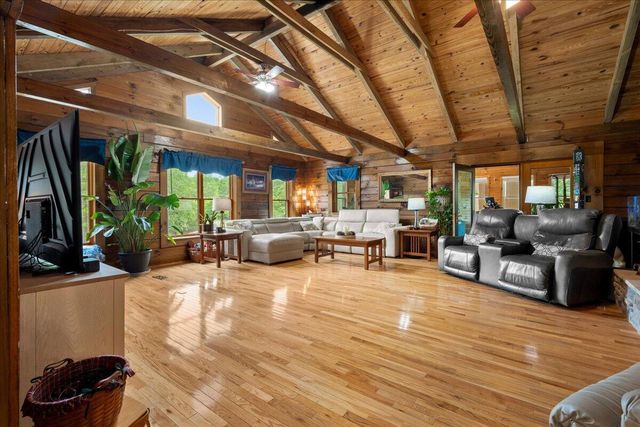 200 Old Log Lick Road, Winchester, KY 40391