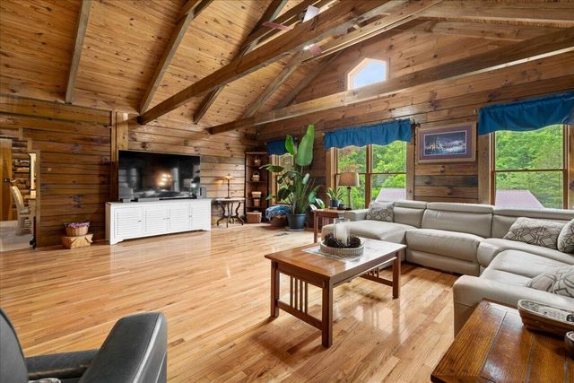 200 Old Log Lick Road, Winchester, KY 40391