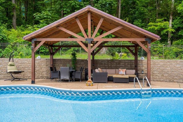 200 Old Log Lick Road, Winchester, KY 40391
