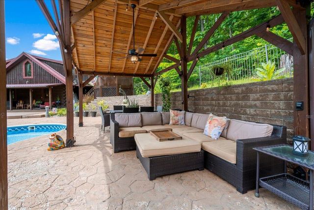200 Old Log Lick Road, Winchester, KY 40391