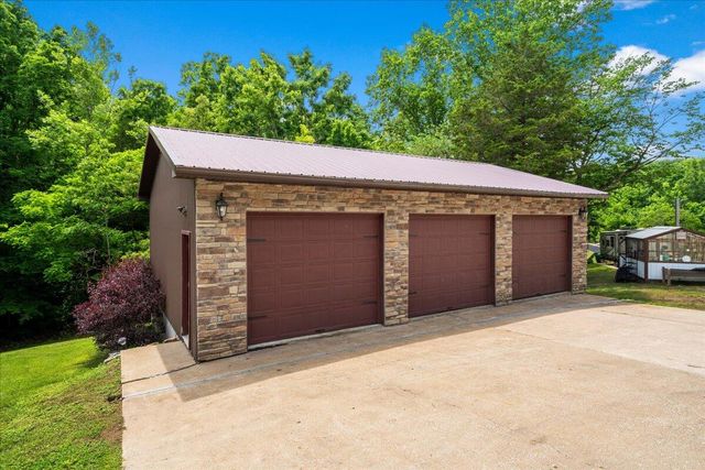 200 Old Log Lick Road, Winchester, KY 40391