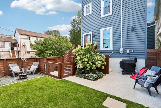 724 E Pearson STREET, Milwaukee, WI 53202