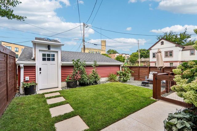 724 E Pearson STREET, Milwaukee, WI 53202