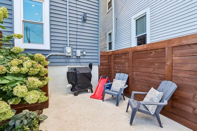 724 E Pearson STREET, Milwaukee, WI 53202