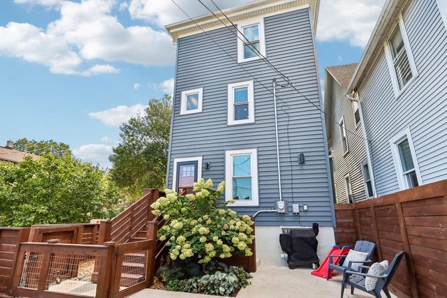724 E Pearson STREET, Milwaukee, WI 53202