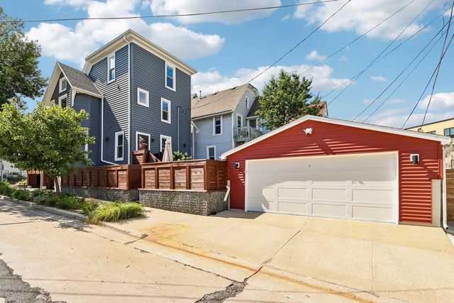724 E Pearson STREET, Milwaukee, WI 53202