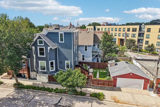 724 E Pearson STREET, Milwaukee, WI 53202