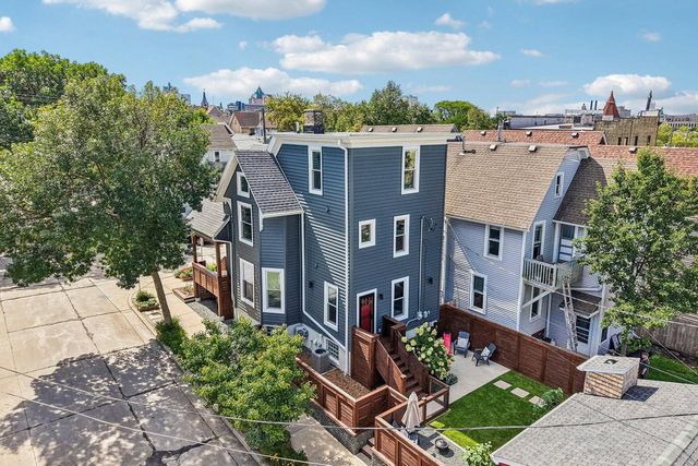 724 E Pearson STREET, Milwaukee, WI 53202