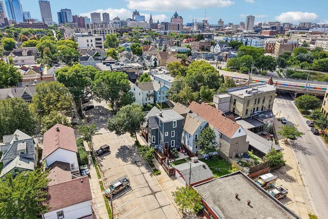 724 E Pearson STREET, Milwaukee, WI 53202