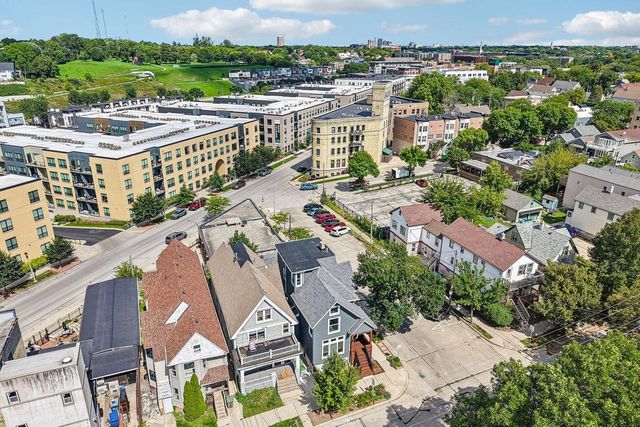 724 E Pearson STREET, Milwaukee, WI 53202