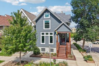724 E Pearson STREET, Milwaukee, WI 53202