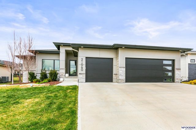 21060 Joseph Street, Elkhorn, NE 68022