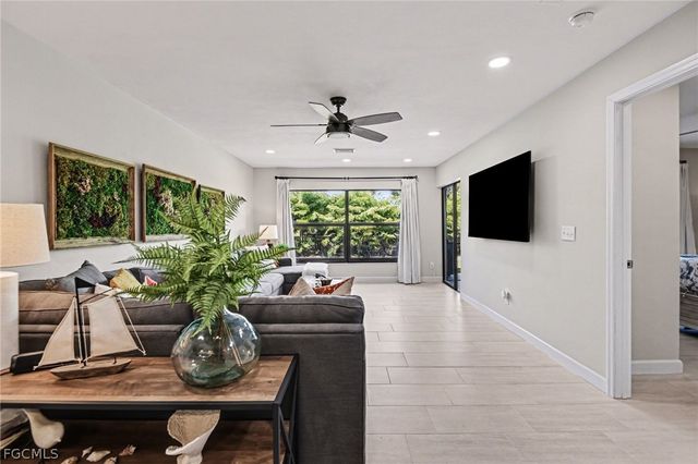 8504 Charter Club CIR 5, Fort Myers, FL 33919