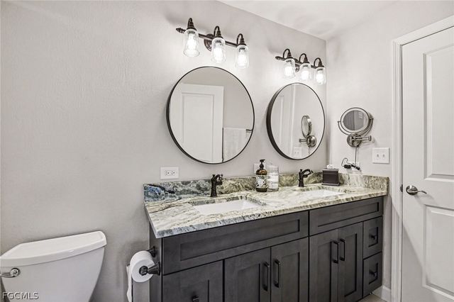 8504 Charter Club CIR 5, Fort Myers, FL 33919