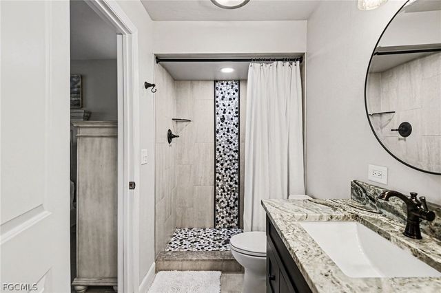 8504 Charter Club CIR 5, Fort Myers, FL 33919