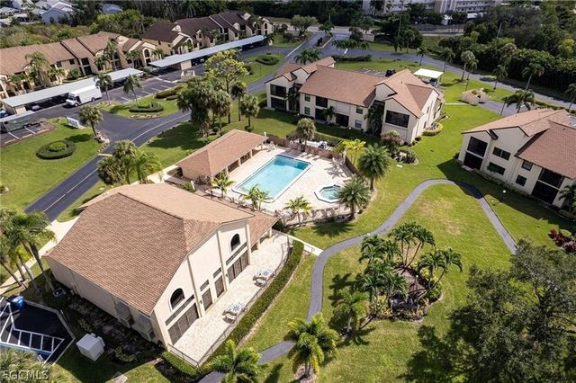 8504 Charter Club CIR 5, Fort Myers, FL 33919