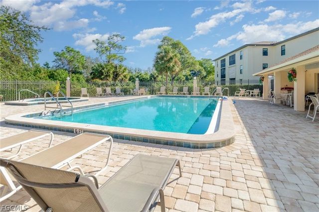 8504 Charter Club CIR 5, Fort Myers, FL 33919