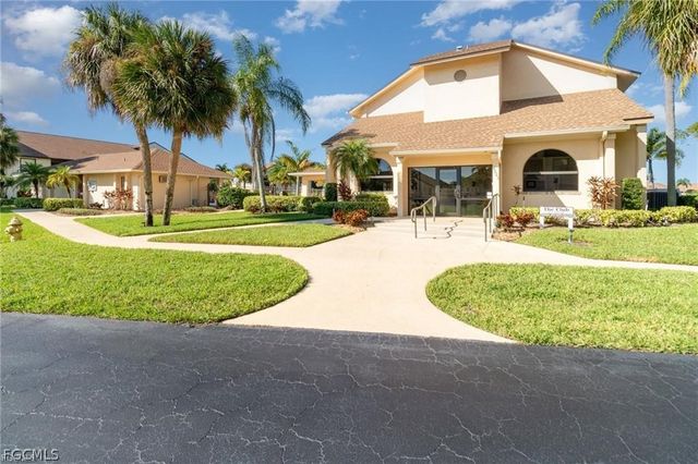 8504 Charter Club CIR 5, Fort Myers, FL 33919