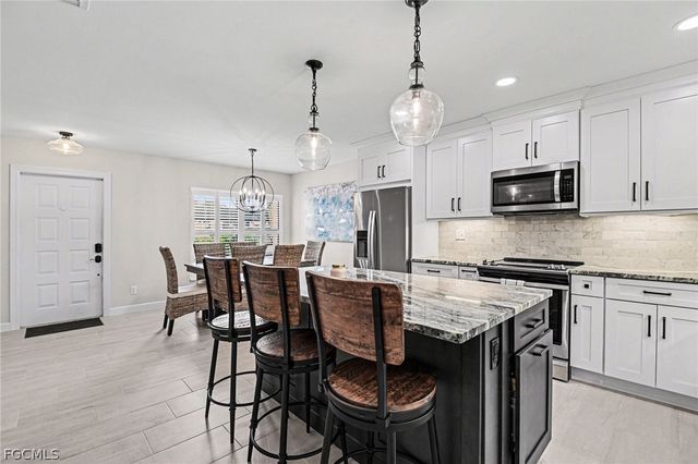 8504 Charter Club CIR 5, Fort Myers, FL 33919