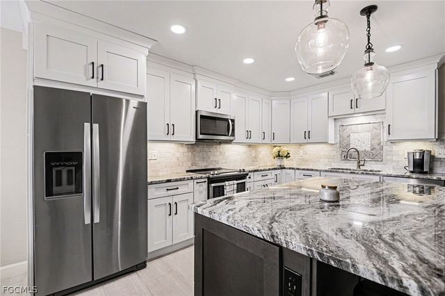 8504 Charter Club CIR 5, Fort Myers, FL 33919