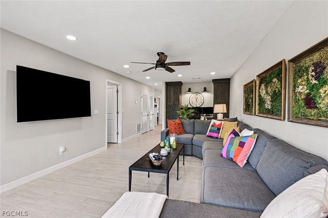 8504 Charter Club CIR 5, Fort Myers, FL 33919