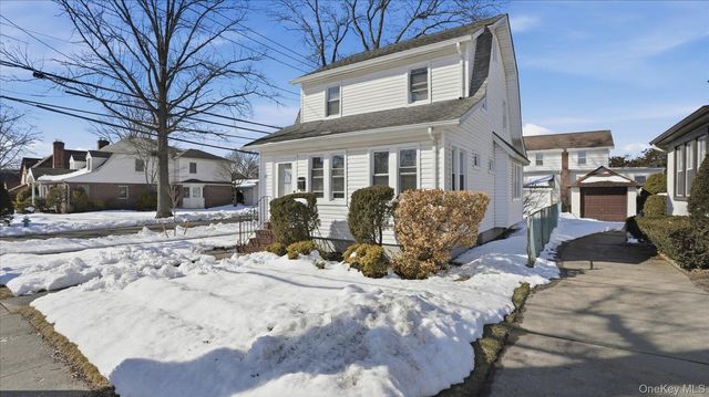 25 Mayfair Avenue, Floral Park, NY 11001