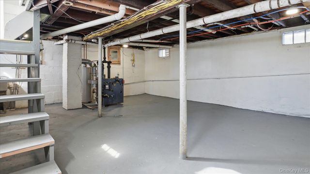 25 Mayfair Avenue, Floral Park, NY 11001