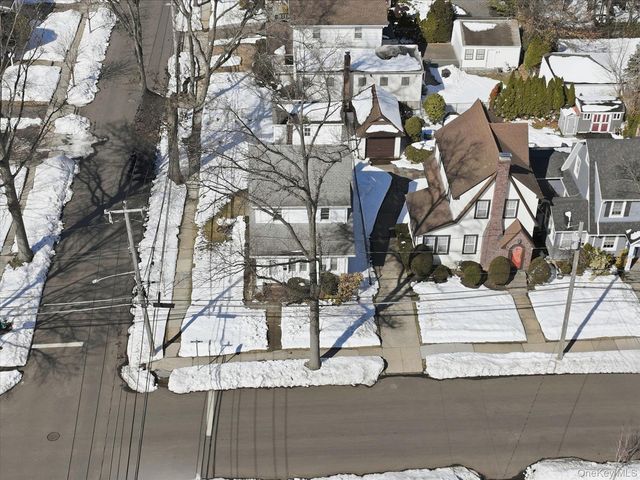 25 Mayfair Avenue, Floral Park, NY 11001