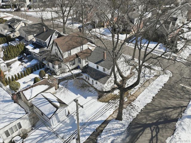 25 Mayfair Avenue, Floral Park, NY 11001