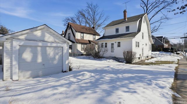 25 Mayfair Avenue, Floral Park, NY 11001