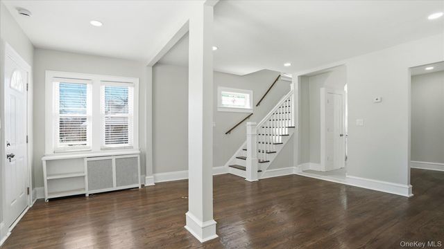 25 Mayfair Avenue, Floral Park, NY 11001